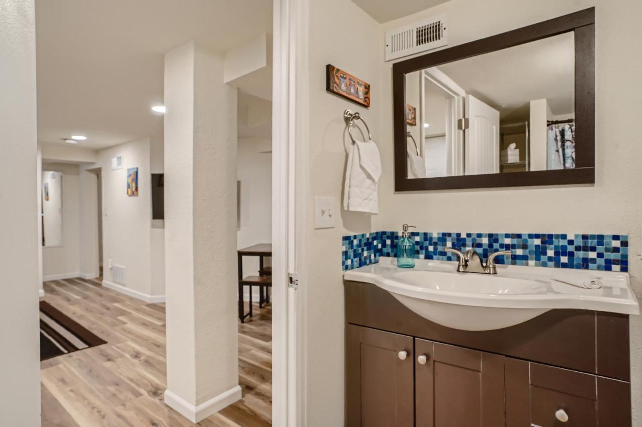 Sloans Lake Getaway - Basement Apartment Near Broncos And Downtown Denver Lakewood Eksteriør billede