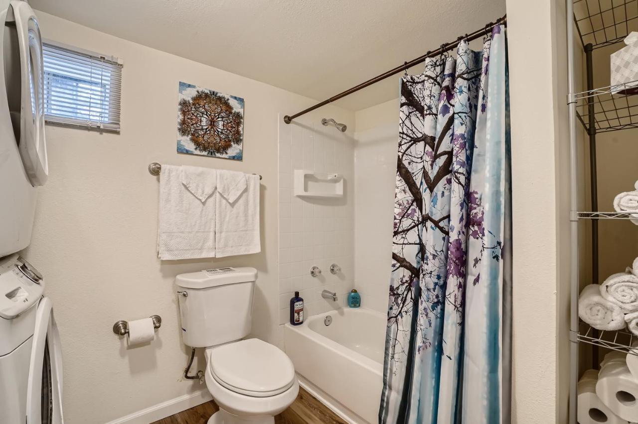 Sloans Lake Getaway - Basement Apartment Near Broncos And Downtown Denver Lakewood Eksteriør billede